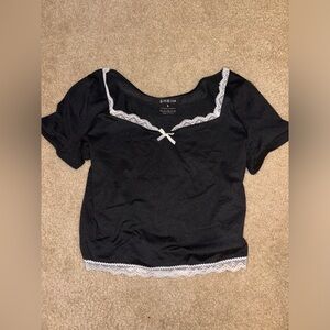 Black cropped baby tee with sweetheart neckline size large